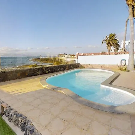 Sleeps 6 With Pool And Wifi Villa *
