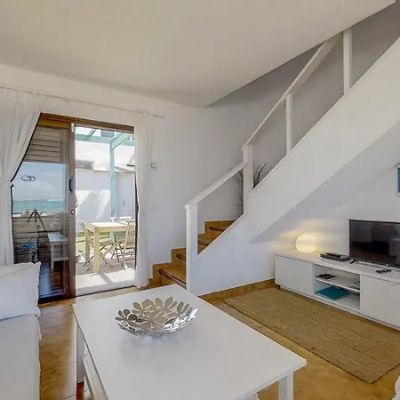 Sleeps 6 With Pool And Wifi * Corralejo