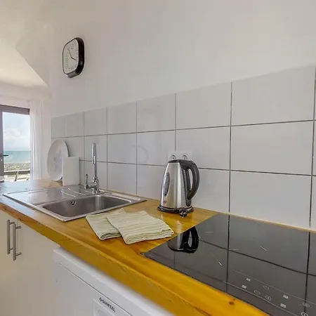 Sleeps 6 With Pool And Wifi Villa