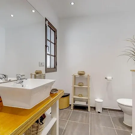 Villa Sleeps 6 With Pool And Wifi Corralejo