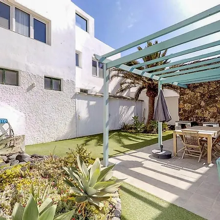 Sleeps 6 With Pool And Wifi