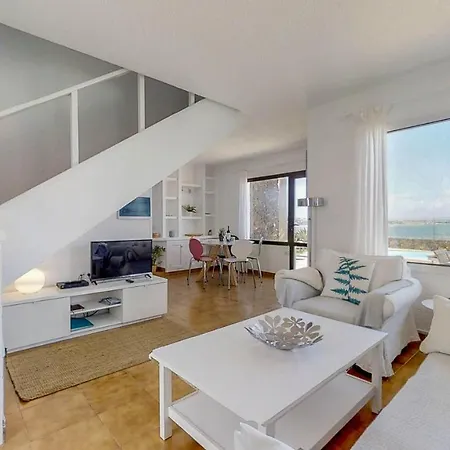 Sleeps 6 With Pool And Wifi Villa Corralejo