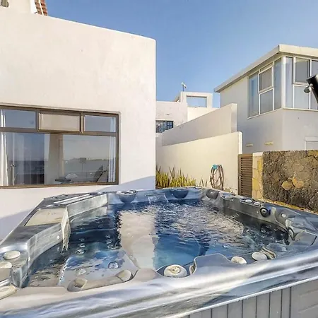Sleeps 6 With Pool And Wifi Villa *