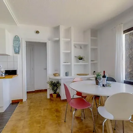 Sleeps 6 With Pool And Wifi Villa