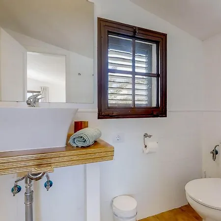 Sleeps 6 With Pool And Wifi